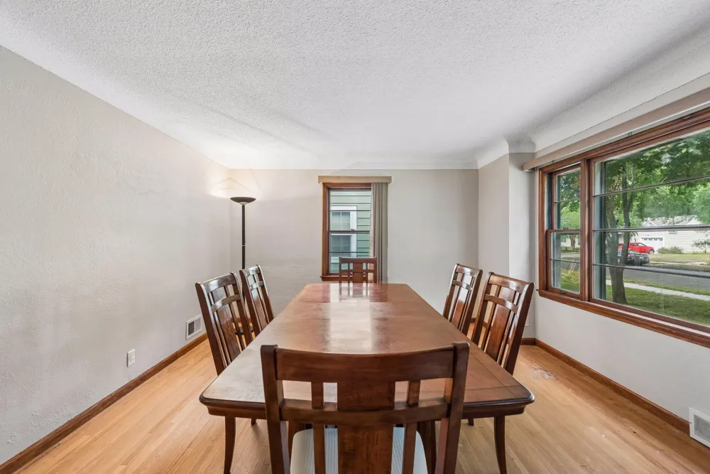 3637 Orchard Avenue Robbinsdale, MN 55422