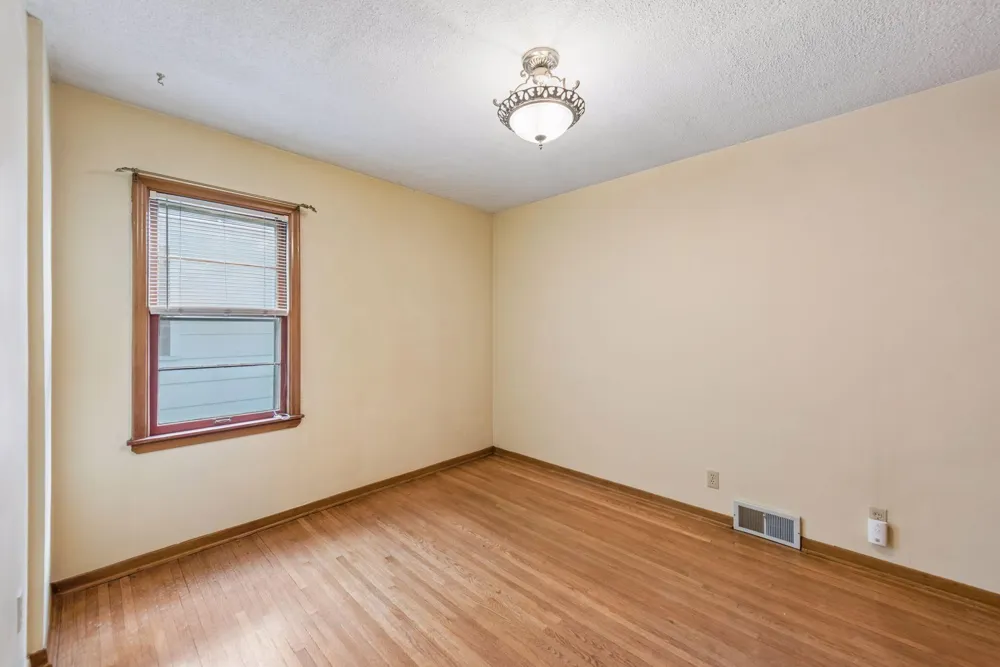 3637 Orchard Avenue Robbinsdale, MN 55422
