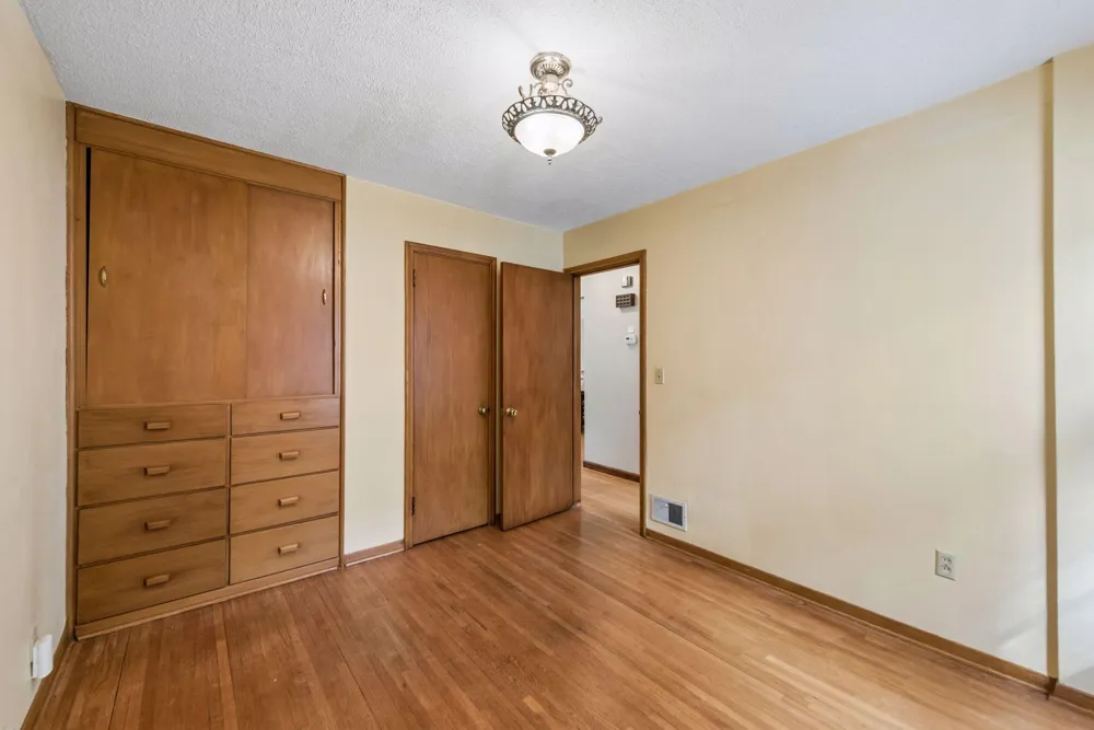 3637 Orchard Avenue Robbinsdale, MN 55422
