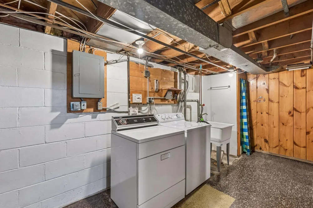 3637 Orchard Avenue Robbinsdale, MN 55422