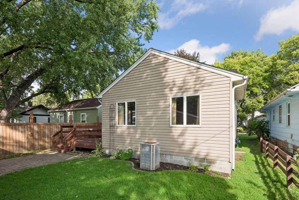 3637 Orchard Avenue Robbinsdale, MN 55422