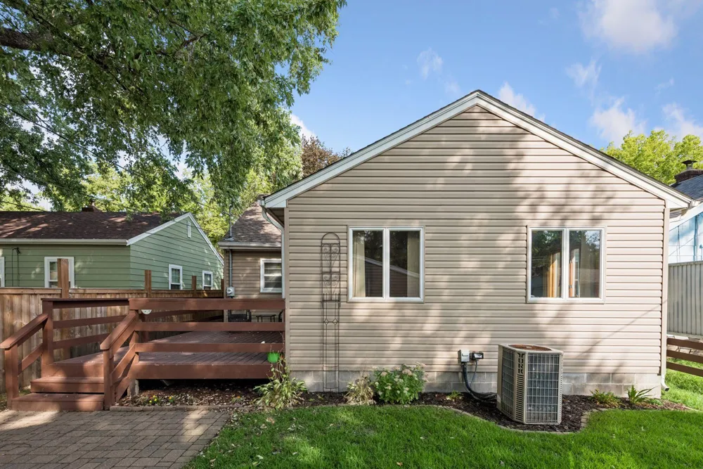 3637 Orchard Avenue Robbinsdale, MN 55422