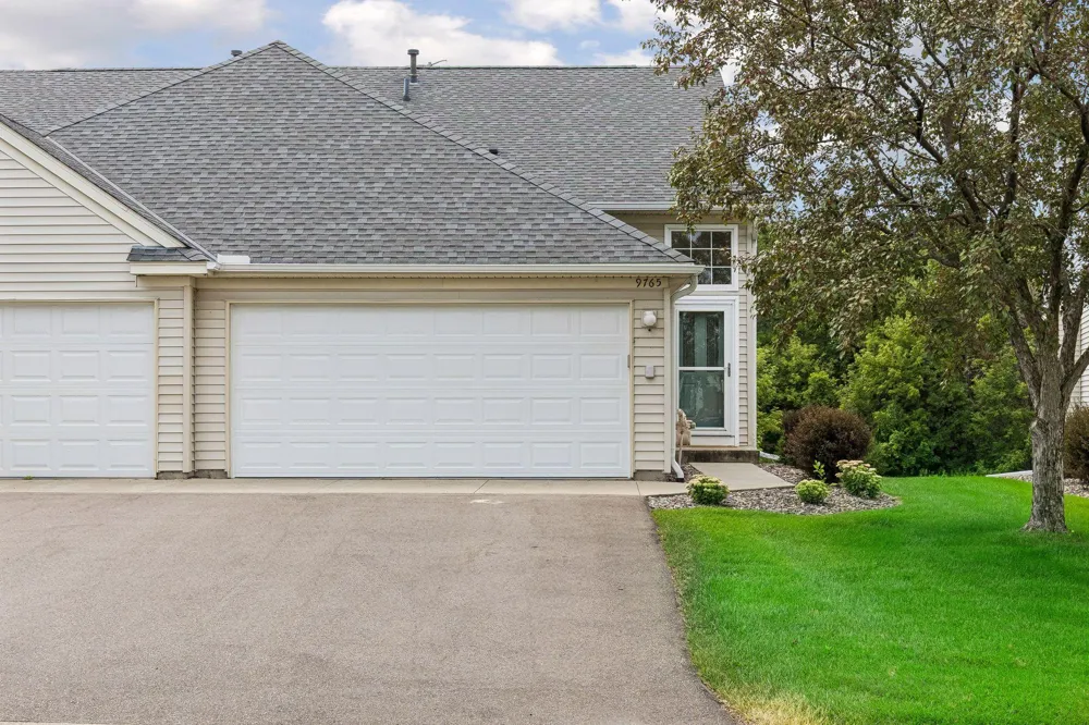 9765 Zinnia Lane Maple Grove, MN 55369