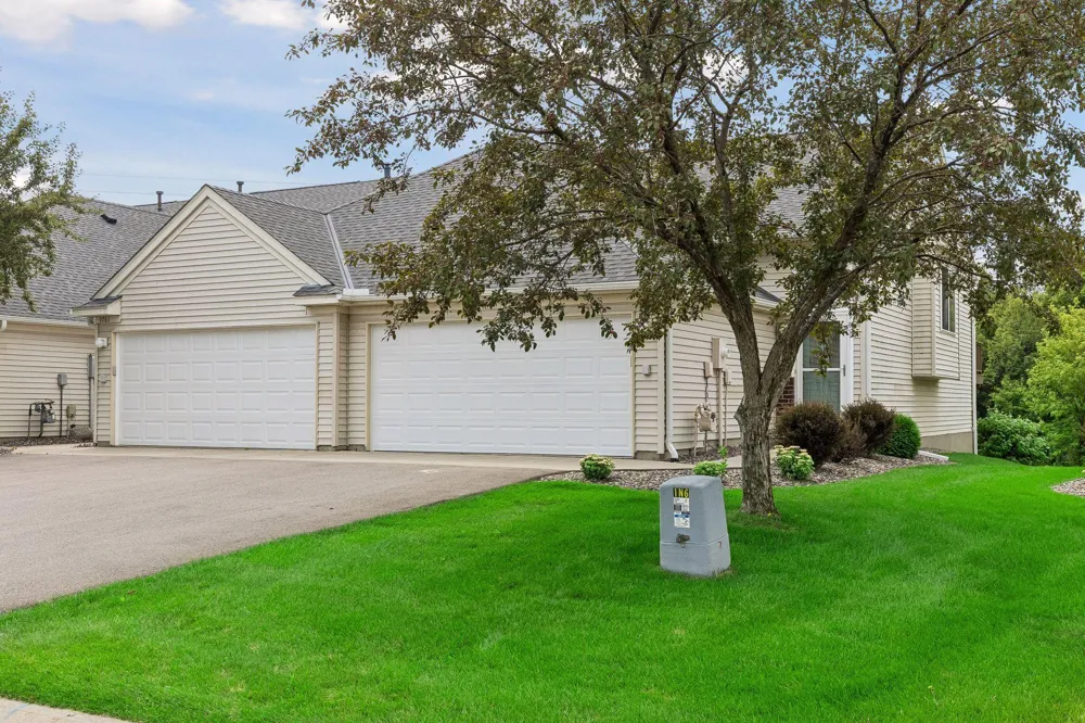 9765 Zinnia Lane Maple Grove, MN 55369