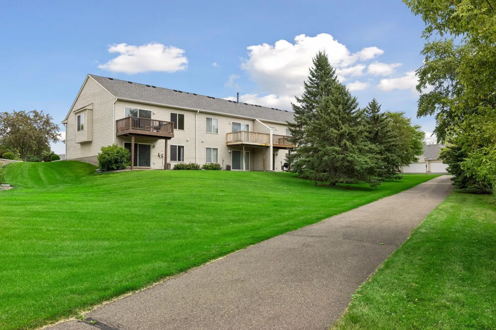 9765 Zinnia Lane Maple Grove, MN 55369