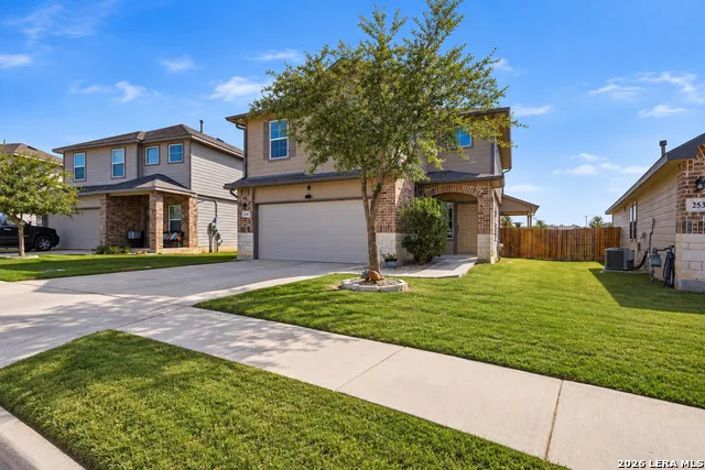 249 Middle Green Loop Floresville, TX 78114
