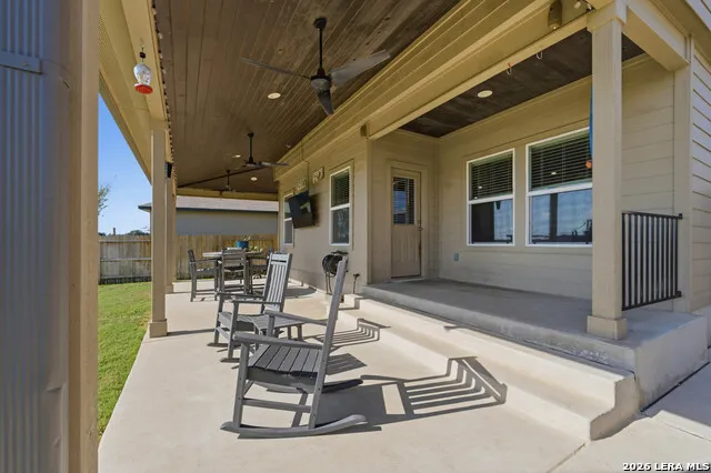 249 Middle Green Loop Floresville, TX 78114