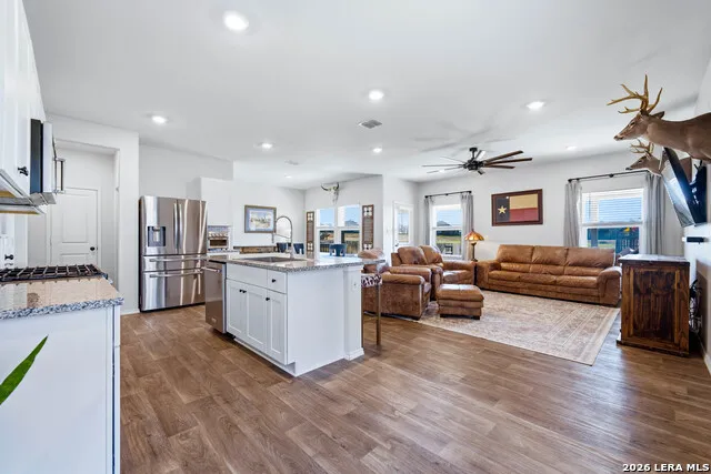 249 Middle Green Loop Floresville, TX 78114