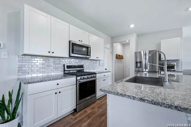249 Middle Green Loop Floresville, TX 78114