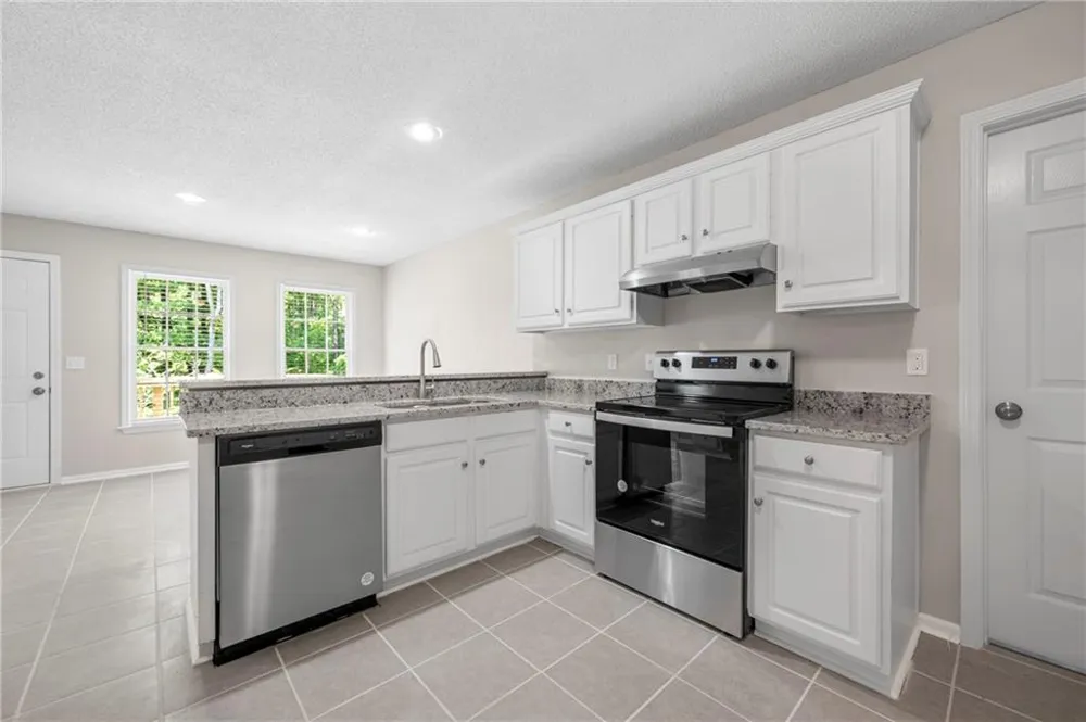 5723 Garden Walk Flowery Branch, GA 30542