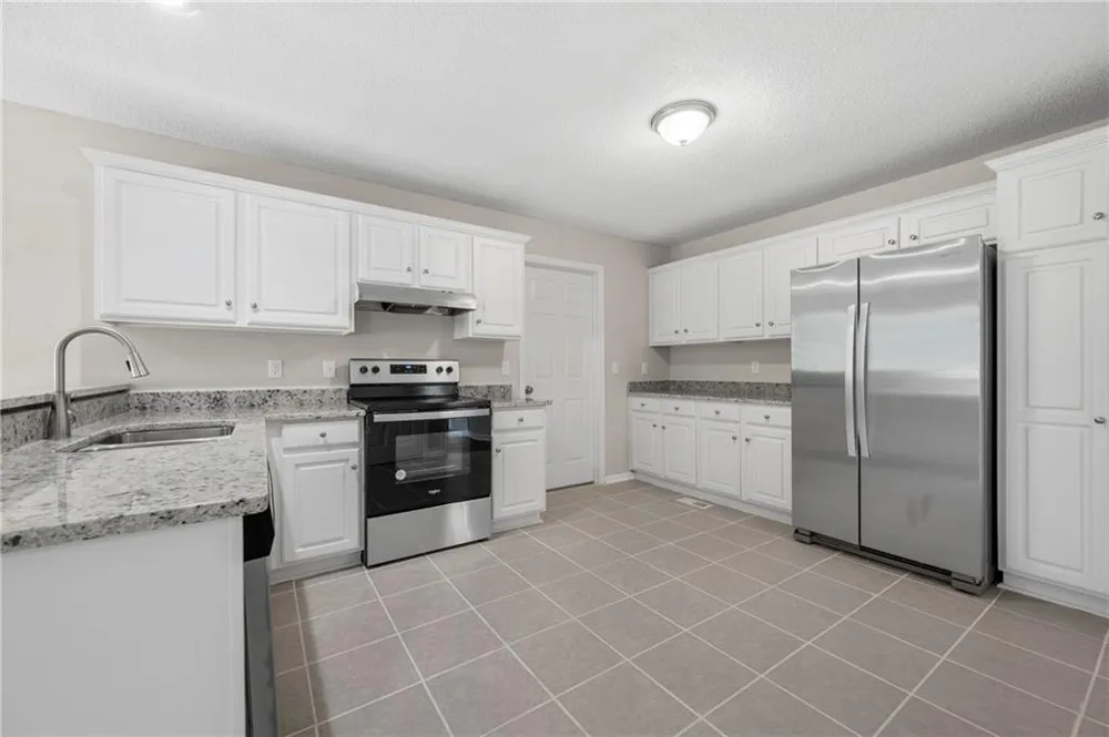 5723 Garden Walk Flowery Branch, GA 30542