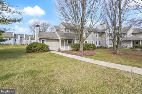 936 RAILWAY SQUARE #17