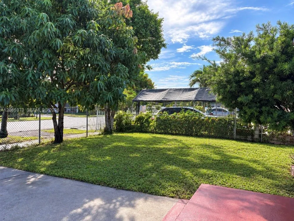 1010 E 8th Ct Hialeah, FL 33010