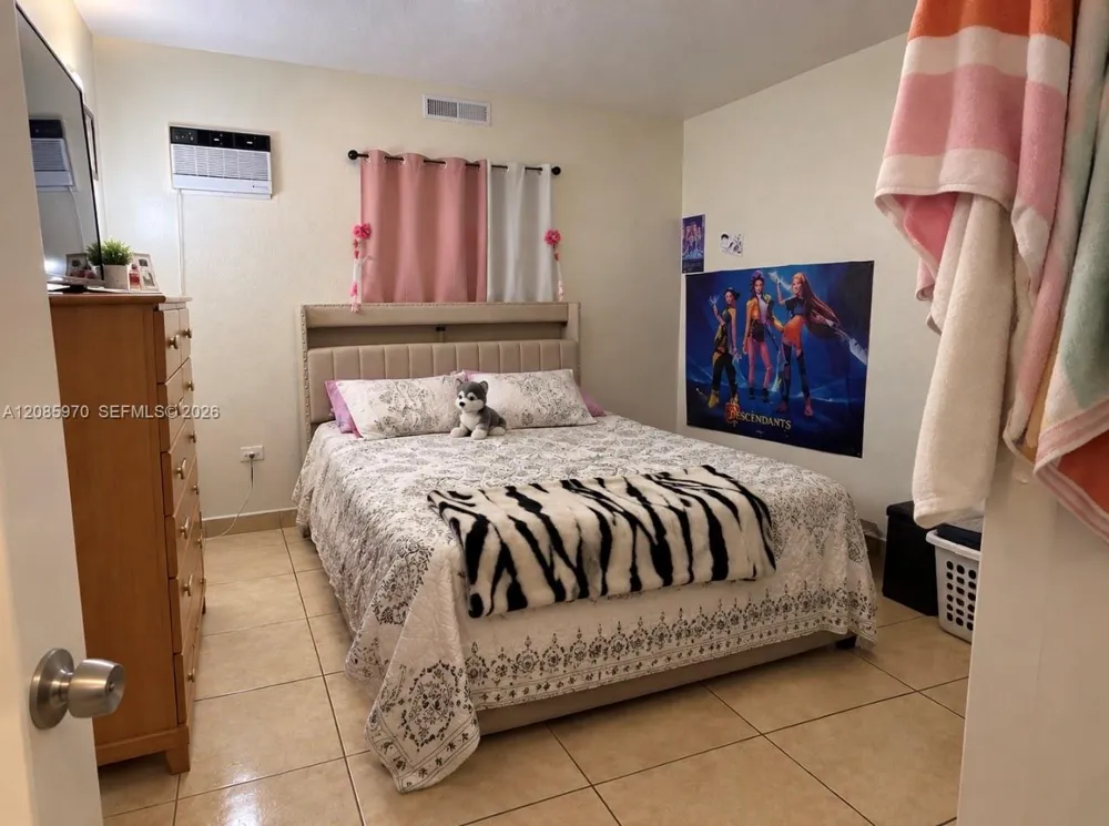 1010 E 8th Ct Hialeah, FL 33010