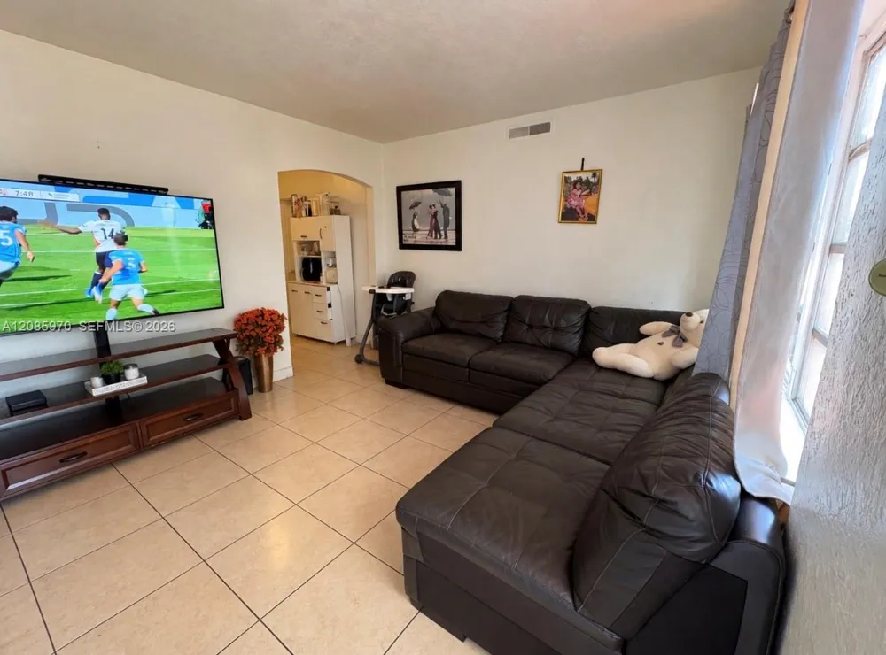 1010 E 8th Ct Hialeah, FL 33010