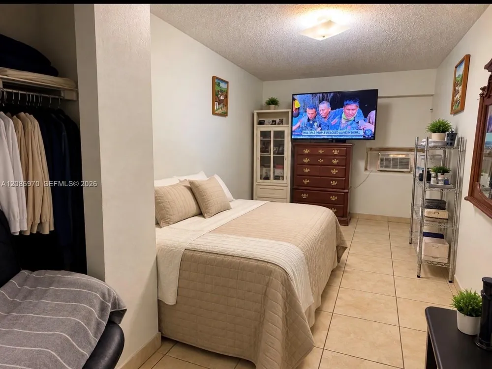 1010 E 8th Ct Hialeah, FL 33010