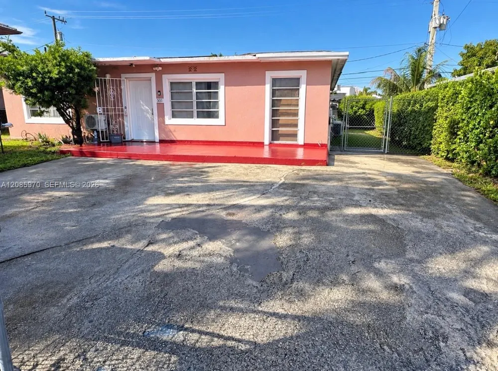 1010 E 8th Ct Hialeah, FL 33010