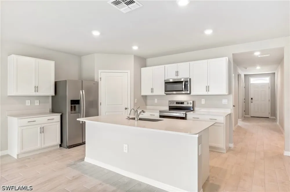 Lawn Court Labelle, FL 33935