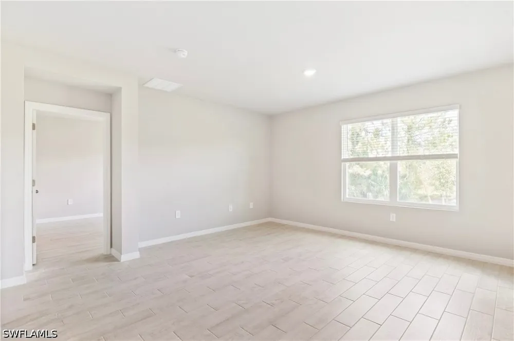 Lawn Court Labelle, FL 33935