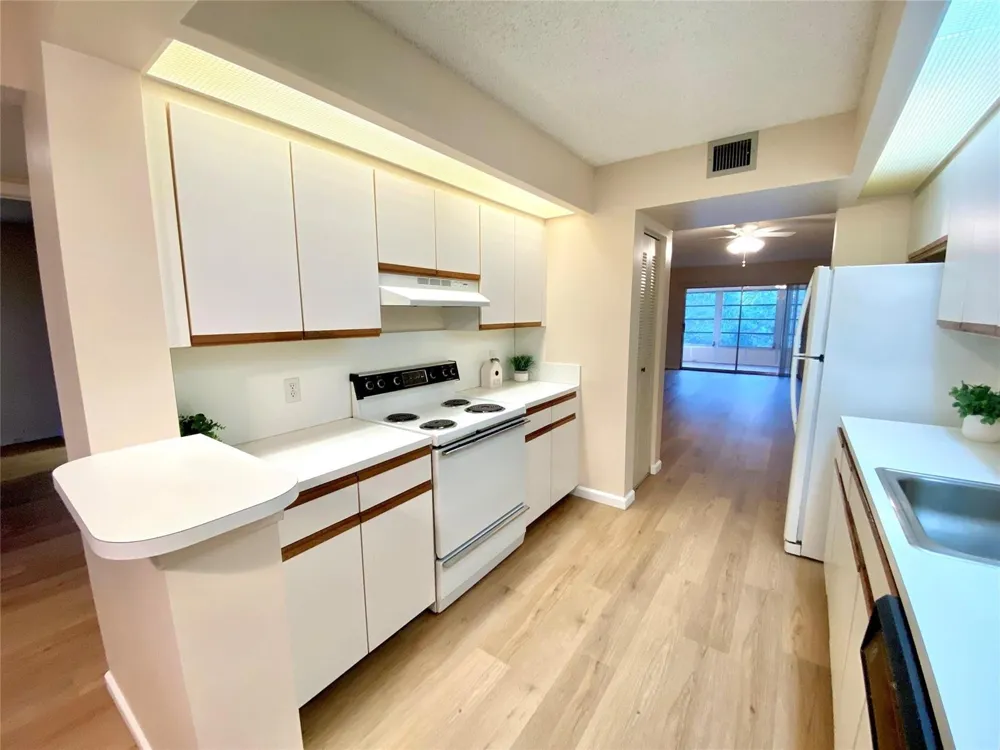 1000 SW 128TH TERRACE #411V Pembroke Pines, FL 33027