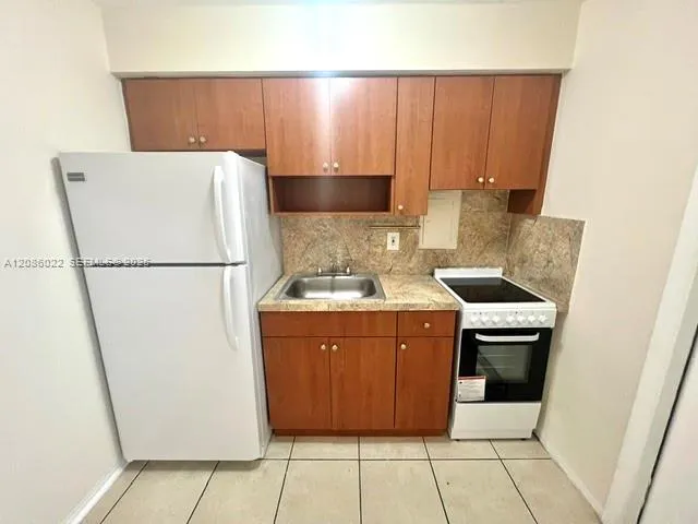 696 NE 85th St #2 Miami, FL 33138