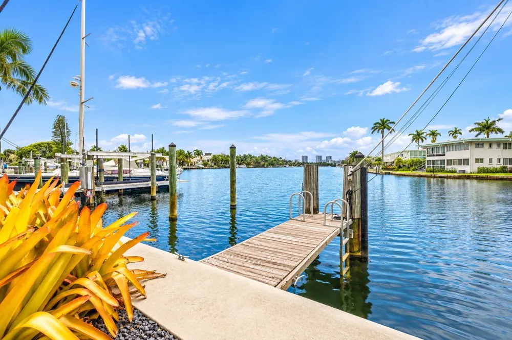 516 HENDRICKS Isle #2C Fort Lauderdale, FL 33301