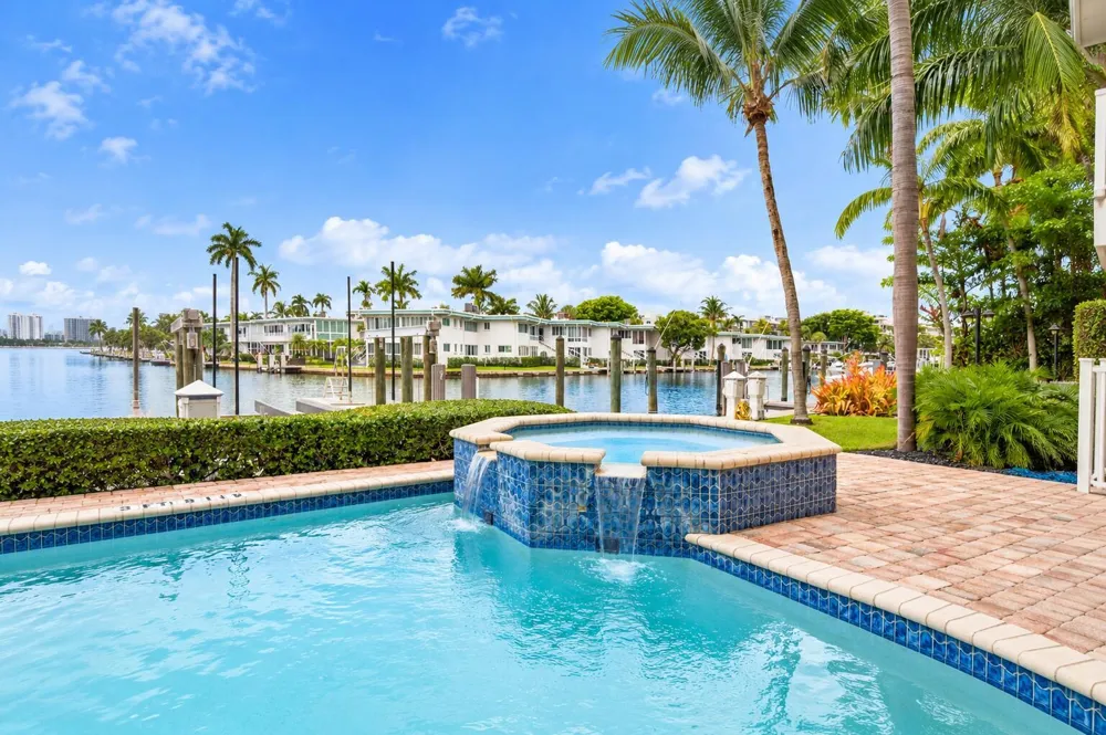 516 HENDRICKS Isle #2C Fort Lauderdale, FL 33301