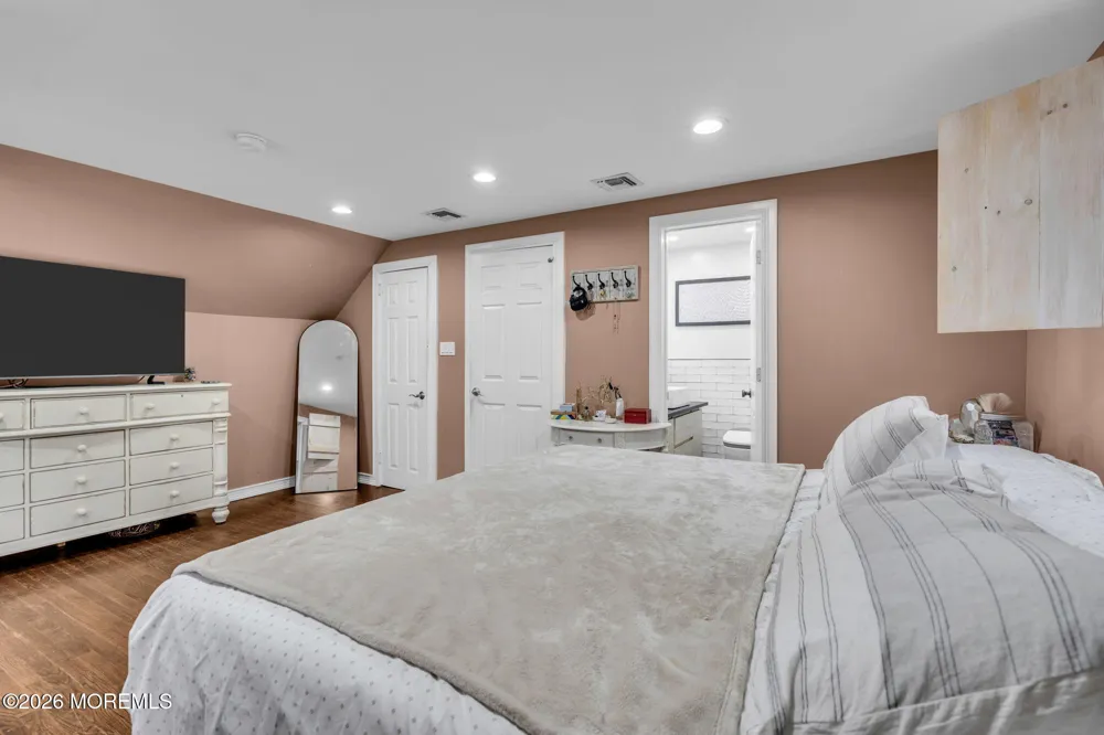 6 Volt Place Middletown, NJ 07748