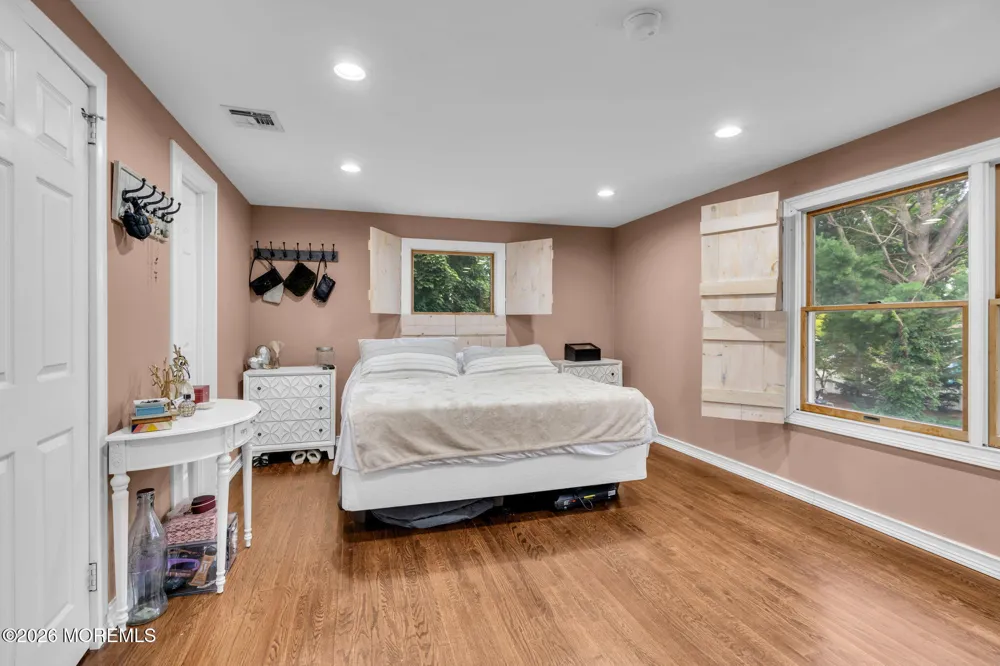 6 Volt Place Middletown, NJ 07748