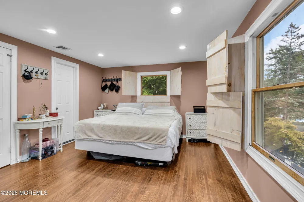6 Volt Place Middletown, NJ 07748