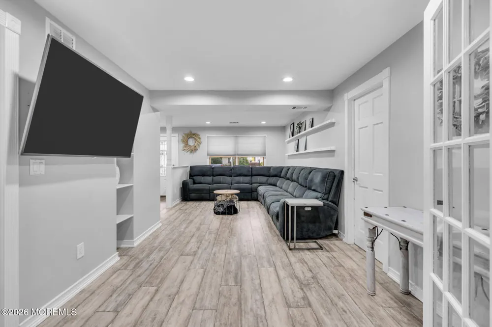 6 Volt Place Middletown, NJ 07748