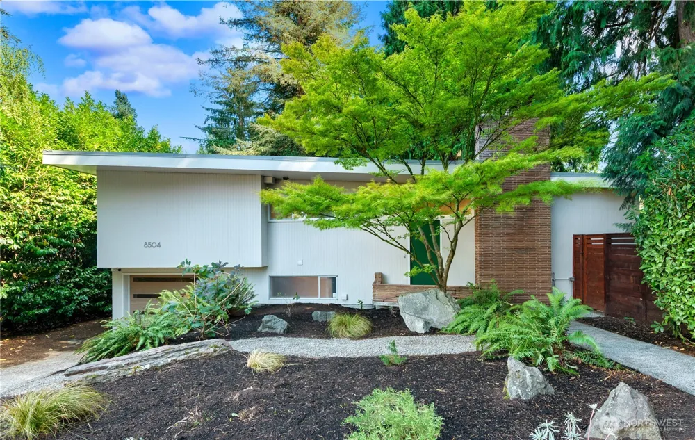 8504 43rd Avenue NE Seattle, WA 98115