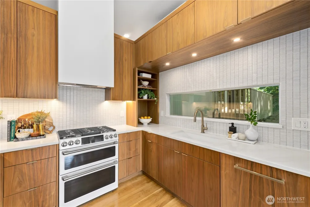 8504 43rd Avenue NE Seattle, WA 98115