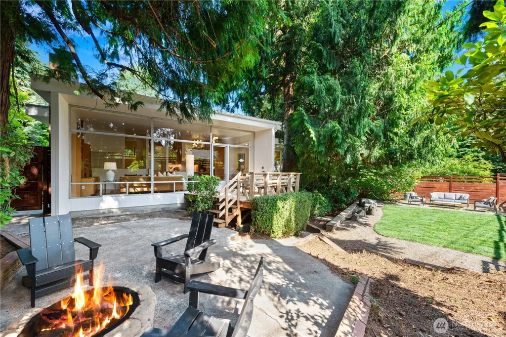 8504 43rd Avenue NE Seattle, WA 98115