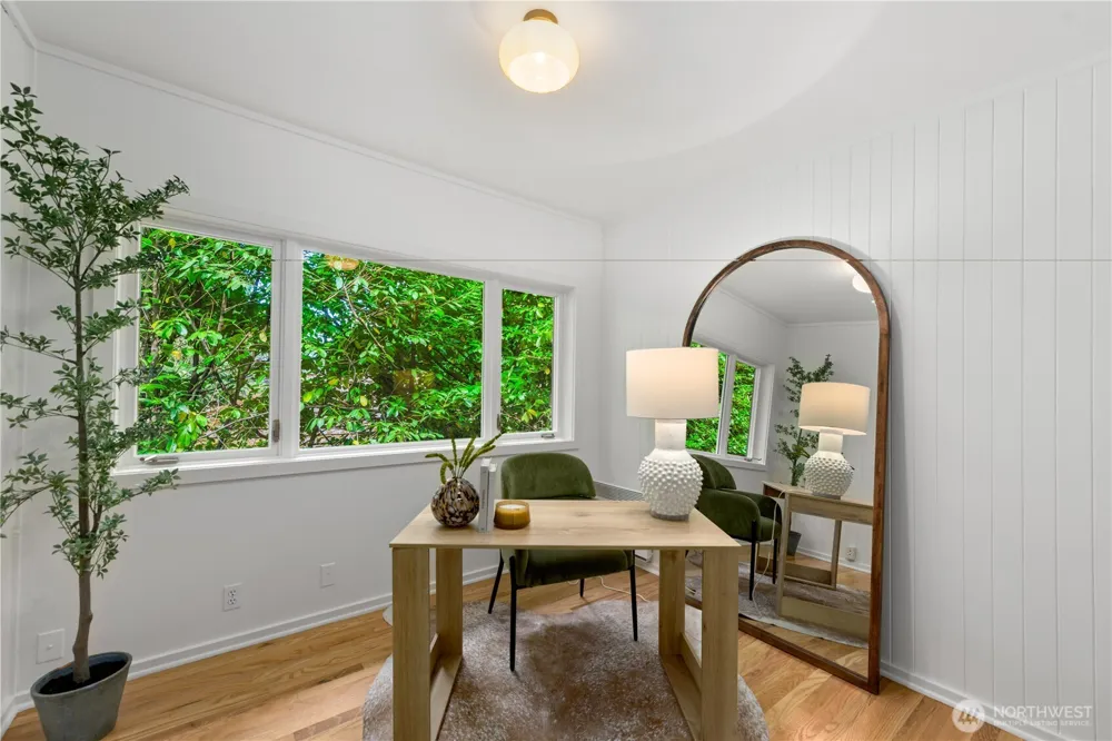 8504 43rd Avenue NE Seattle, WA 98115