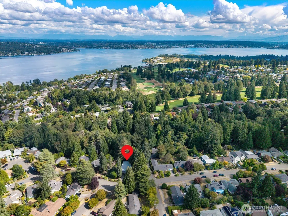 8504 43rd Avenue NE Seattle, WA 98115
