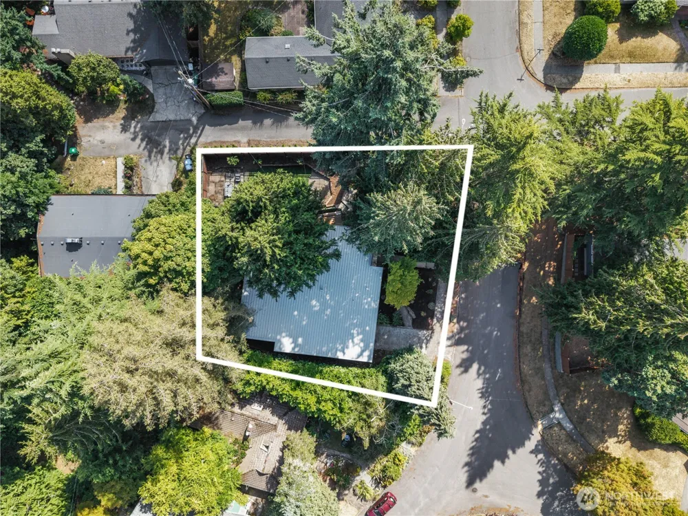 8504 43rd Avenue NE Seattle, WA 98115