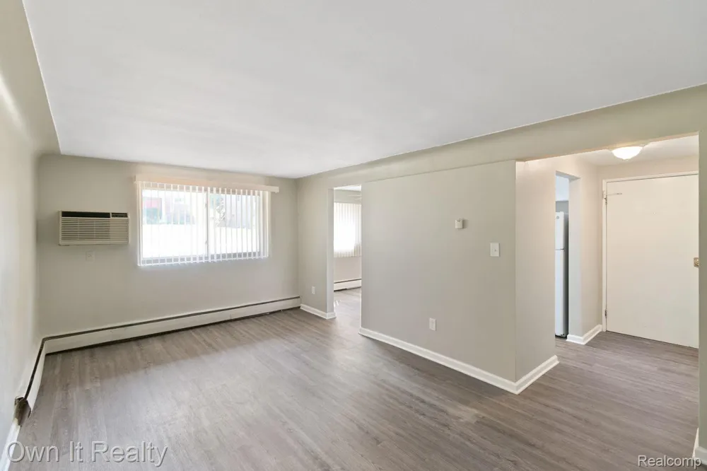 45845 Brownell Street Utica City, MI 48317