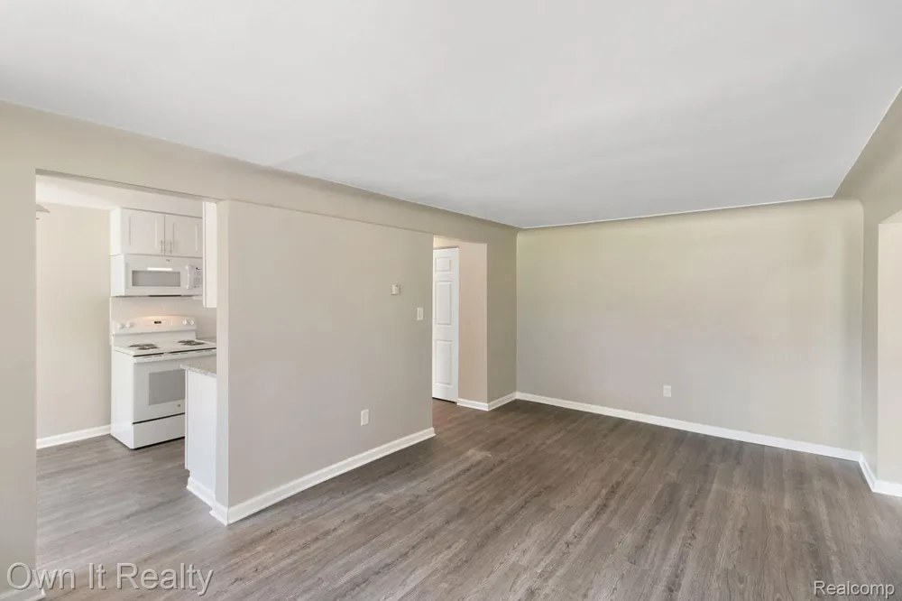 45845 Brownell Street Utica City, MI 48317
