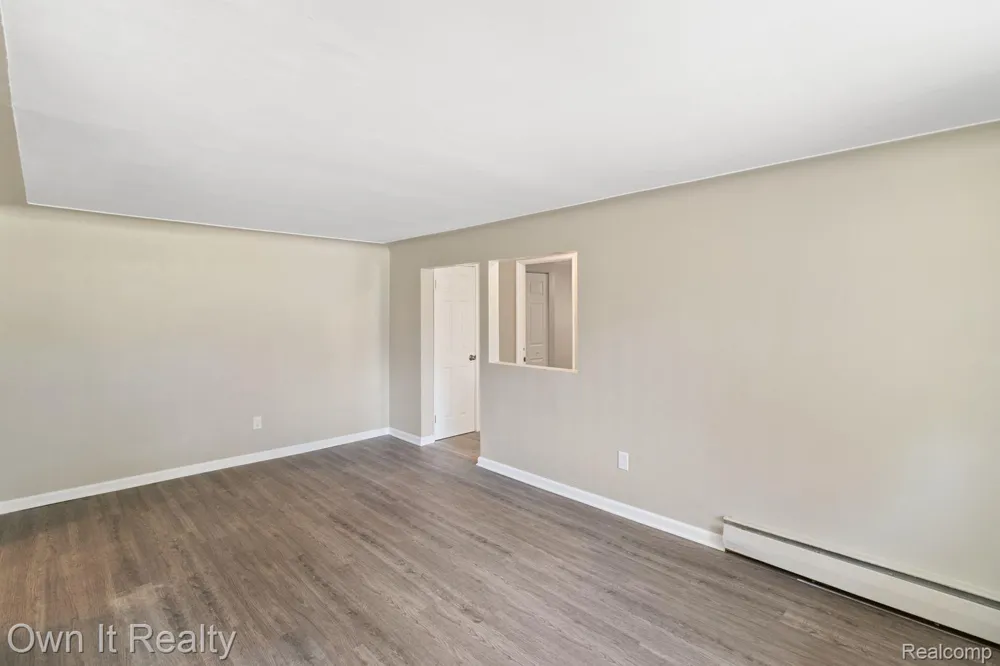 45845 Brownell Street Utica City, MI 48317