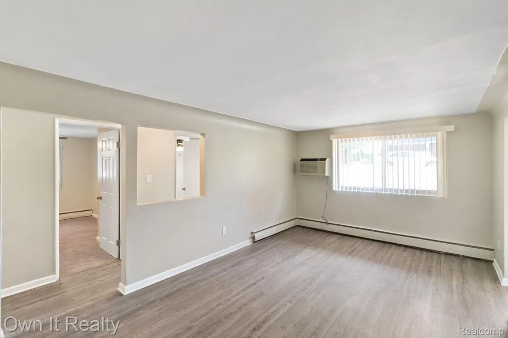 45845 Brownell Street Utica City, MI 48317