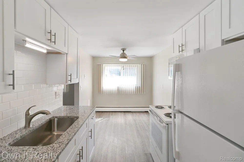 45845 Brownell Street Utica City, MI 48317