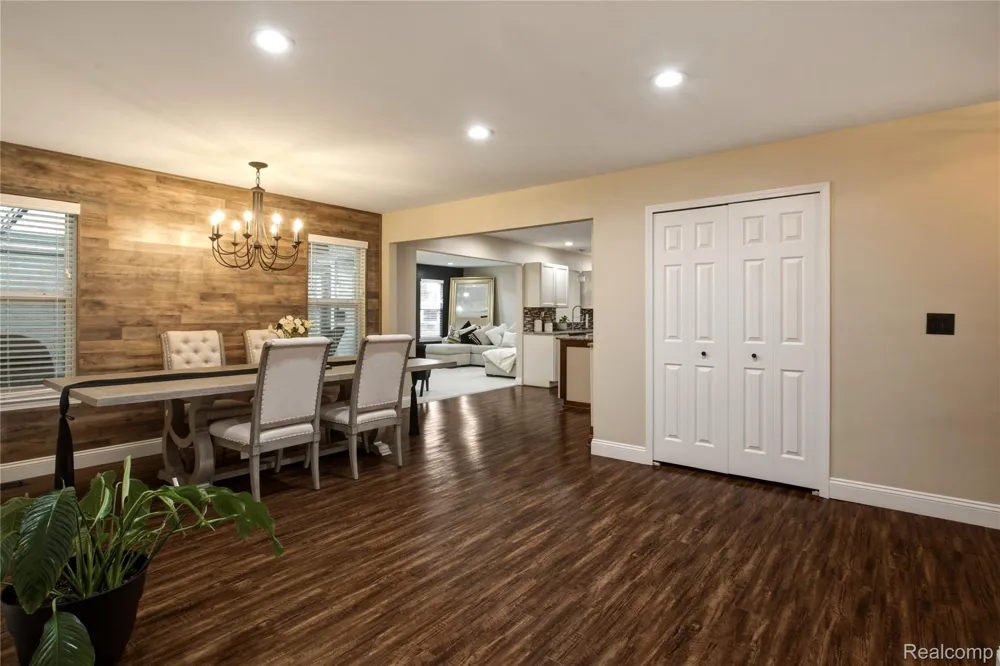 39083 Commons Drive Romulus City, MI 48174