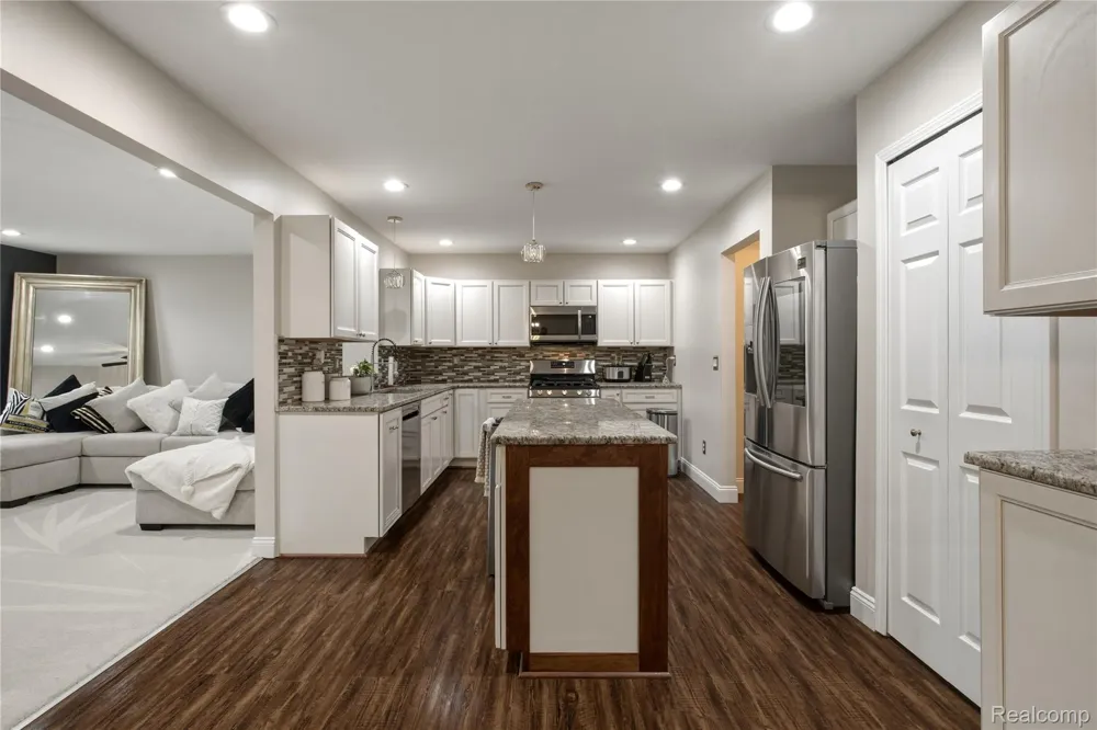 39083 Commons Drive Romulus City, MI 48174
