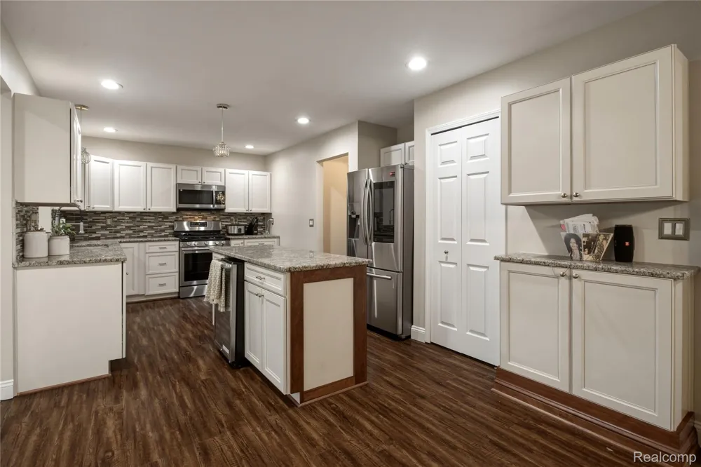 39083 Commons Drive Romulus City, MI 48174