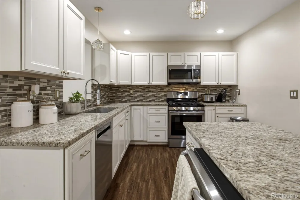 39083 Commons Drive Romulus City, MI 48174
