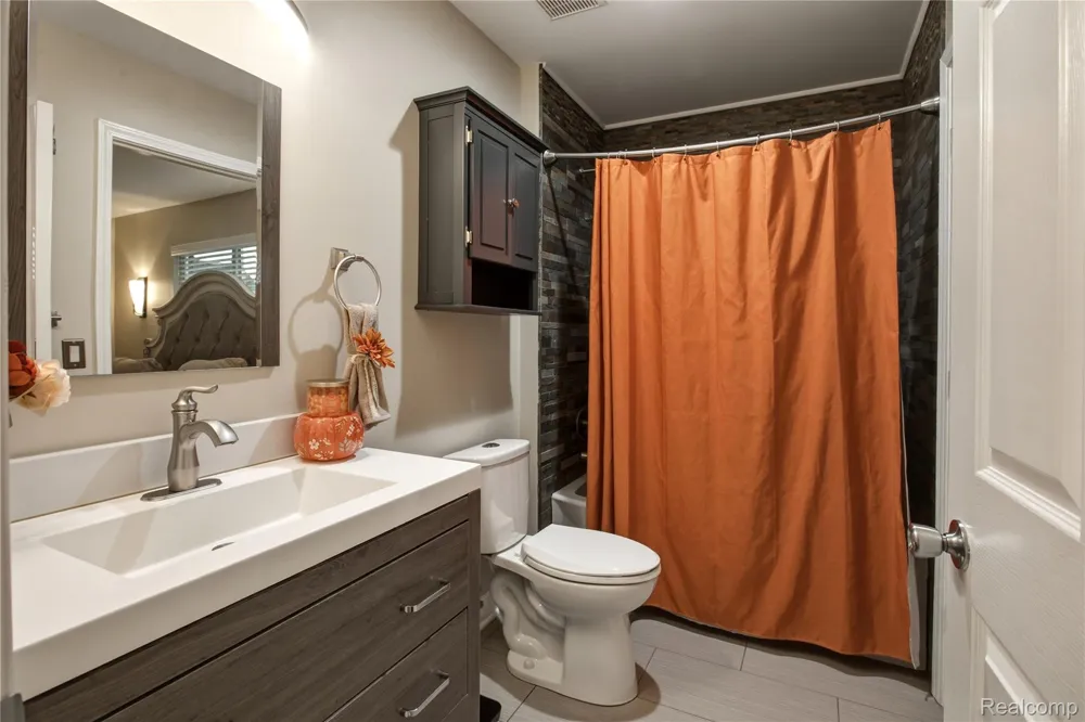 39083 Commons Drive Romulus City, MI 48174