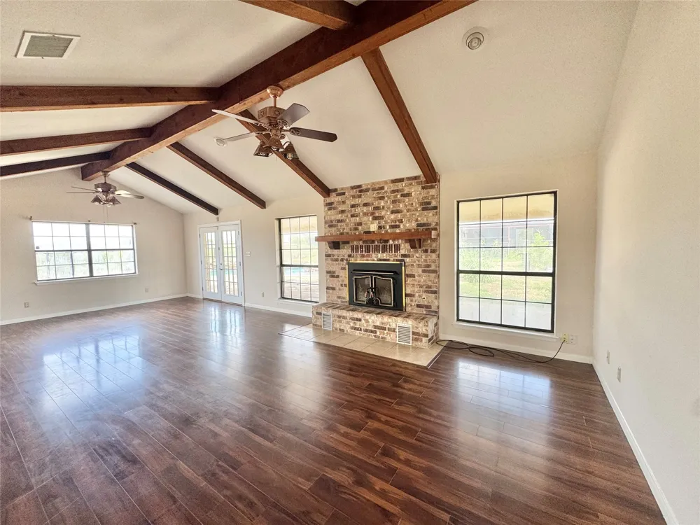 18512 Carlson Lane Elgin, TX 78621