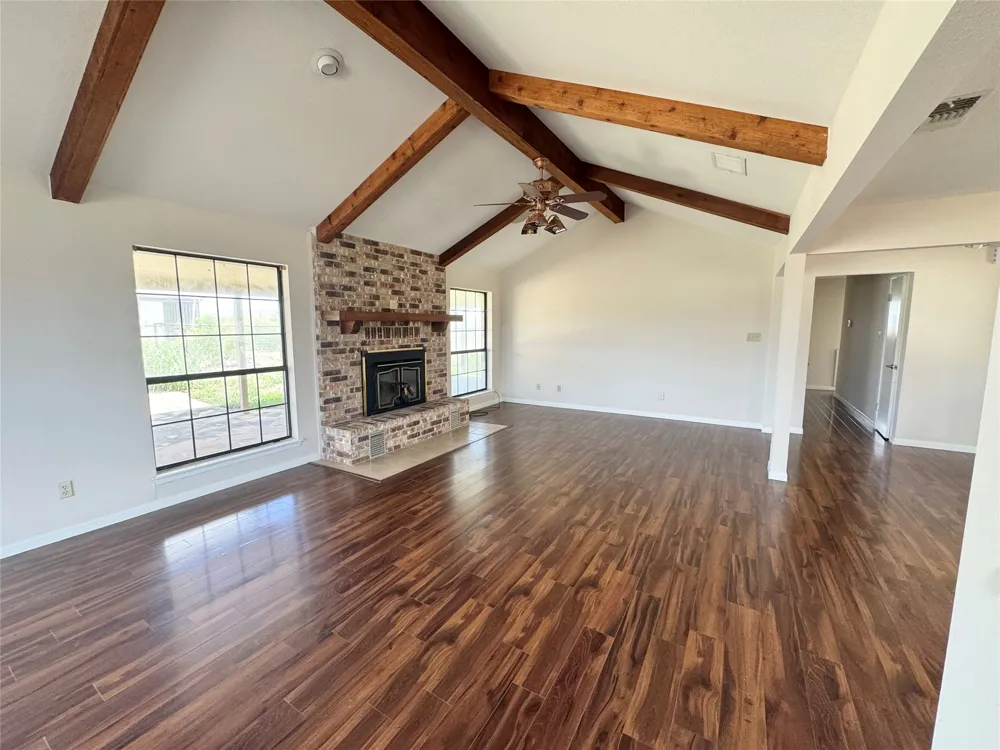 18512 Carlson Lane Elgin, TX 78621