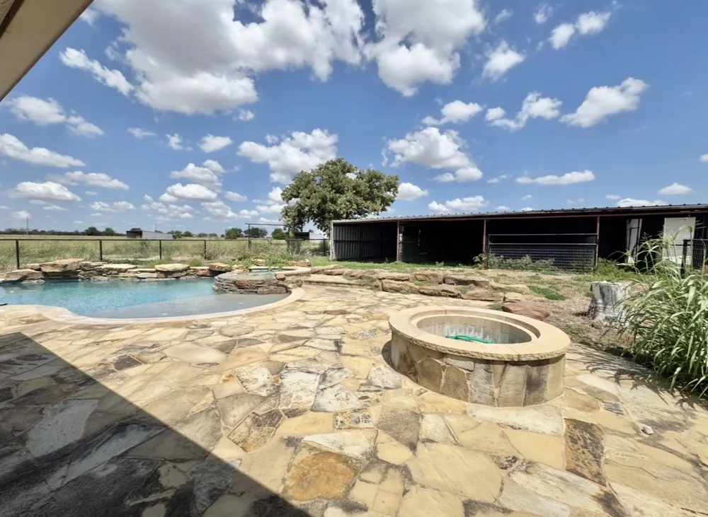 18512 Carlson Lane Elgin, TX 78621